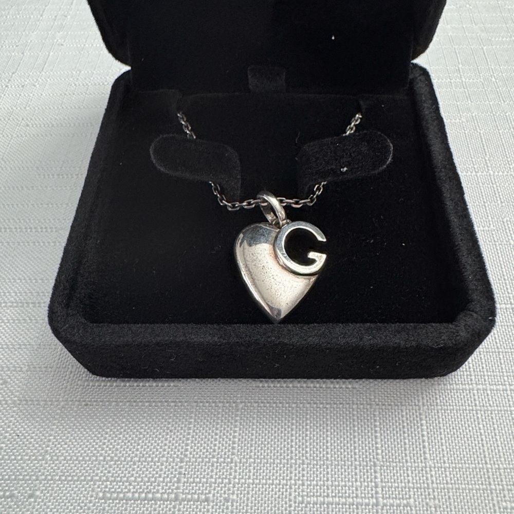 Gucci Silver Heart Necklace with G Logo - Picture 2 of 14